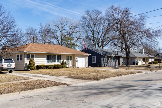 Ranch-style homes, both midcentury and new developments, can be found throughout Oskaloosa.