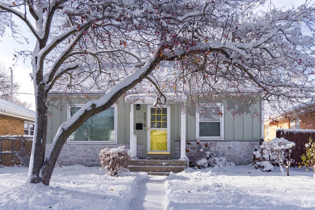 Cape Cod home reflects Glen Port’s classic suburban stock.