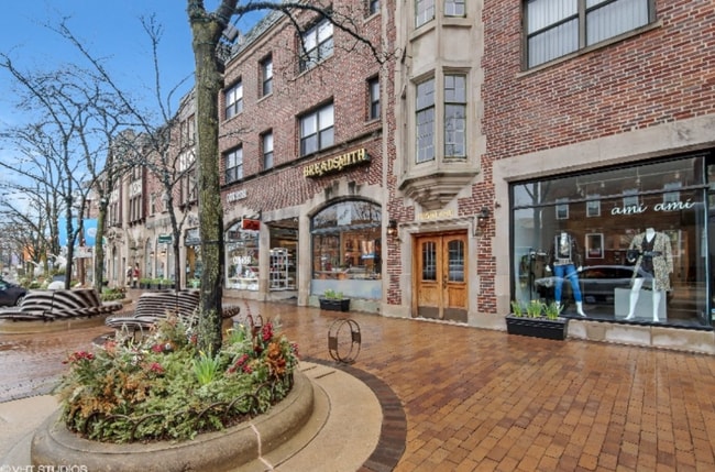 666 Central Ave unit Small Studio, Highland Park, IL 60035 - photo 2