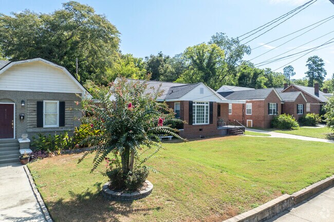 Cottage-style homes in Macon’s North Highlands showcase cozy architectural designs.