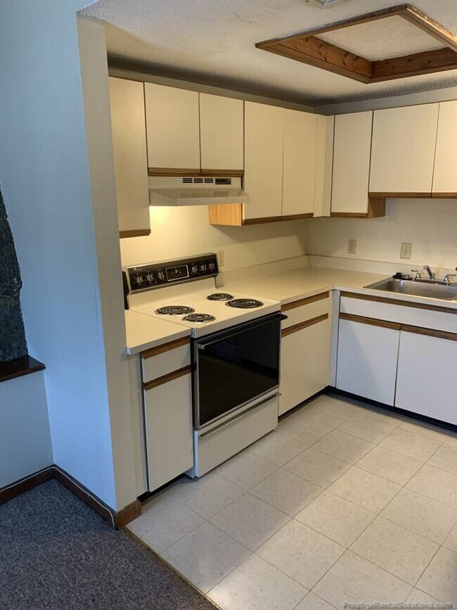 180 Bemis Rd unit 1, Fitchburg, MA 01420 - photo 6