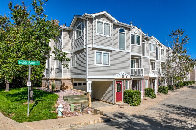 South of Diagonal Highway, multi-story townhouses built in the 1970s are common in Palo Park.
