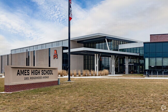 High schoolers in Edwards thrive at the excellent Ames High School.