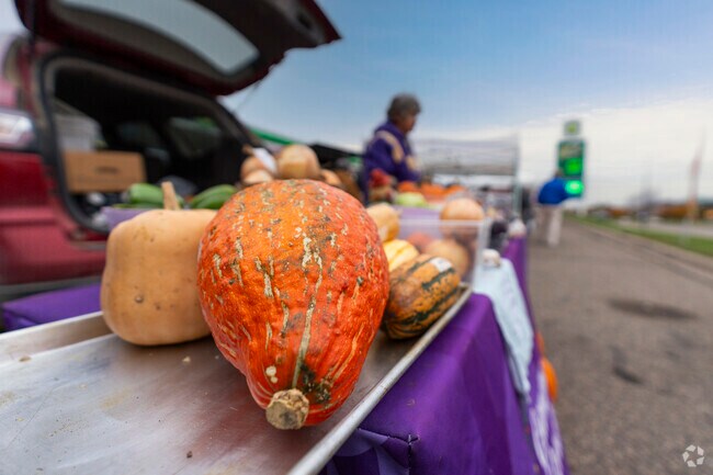 Customers can find local produce in Independence, MN at the weekly, seasonal farmer's market.