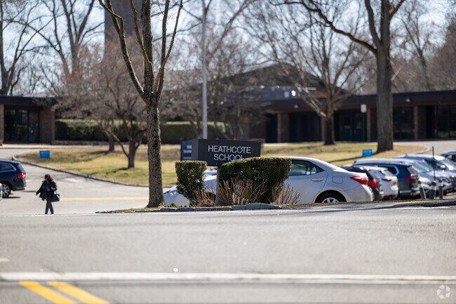 Heathcote School serves elementary grade students in Murray Hill Middle Heathcote.