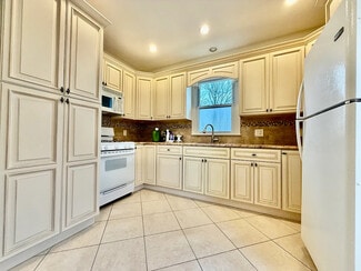 14 Dillon Rd, Larchmont, NY 10538