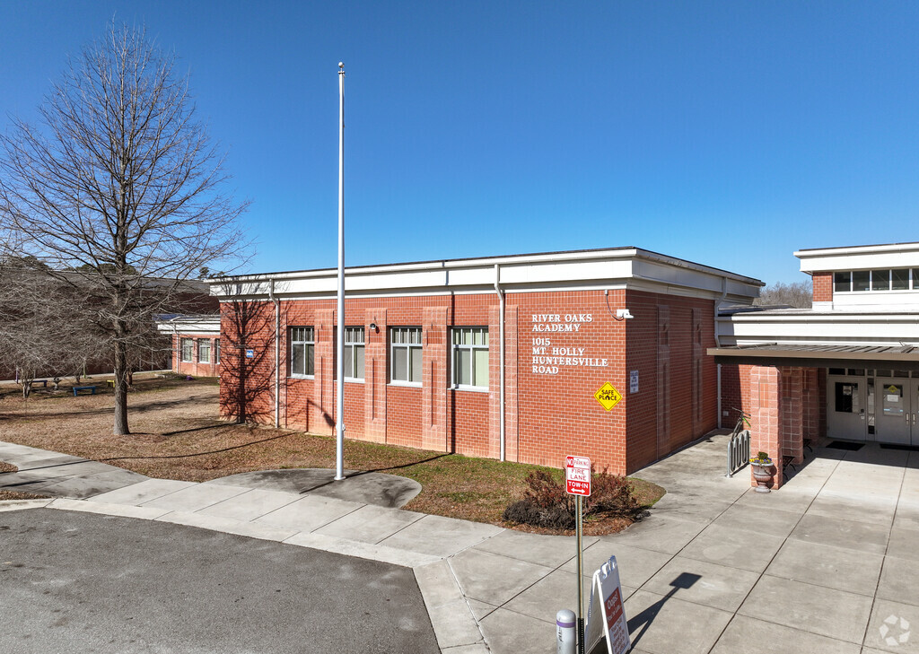 The entrance to River Oaks Academy in Mt. Holly.