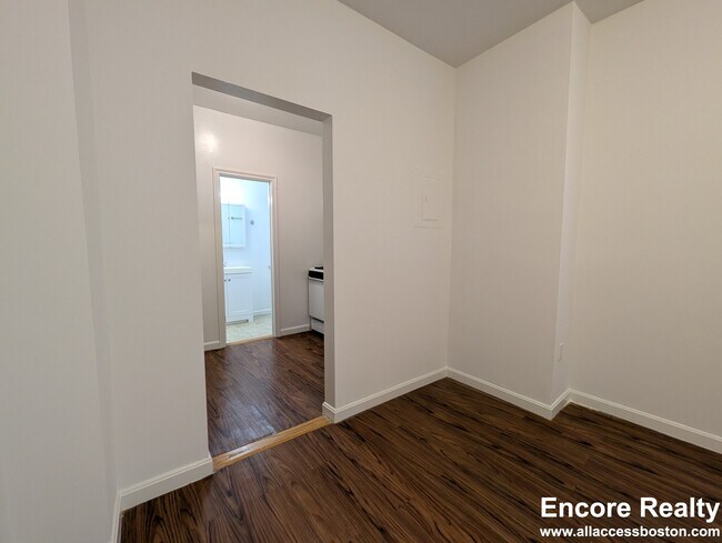 31 Temple St unit 10H, Boston, MA 02114 - photo 7