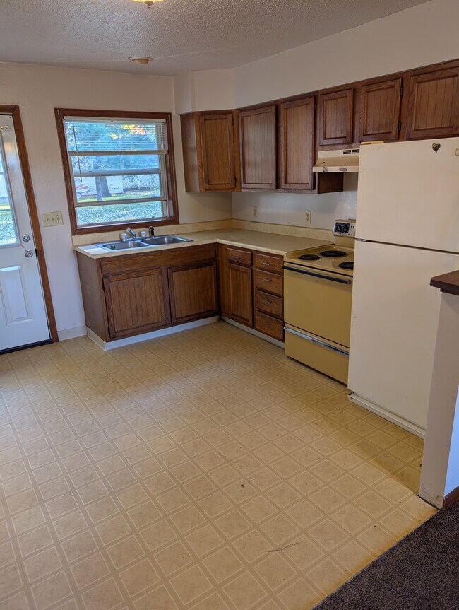 401 W Walnut St, Akron, IN 46910 - photo 3