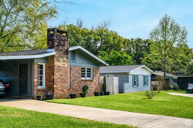 Ranch-style homes are popular in Pine Grove, Mobile, AL.