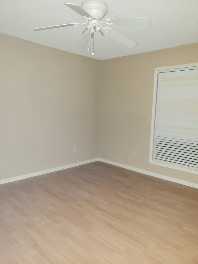 8 NE 62nd Place unit 6, Gladstone, MO 64118 - photo 7