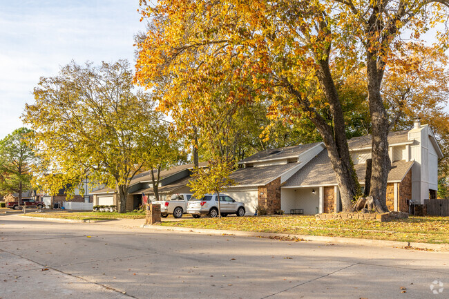 Indian Springs Estate has wide streets to provide space for ample parking.