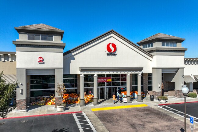 Safeway is the to go grocery store for Silvergate residents.