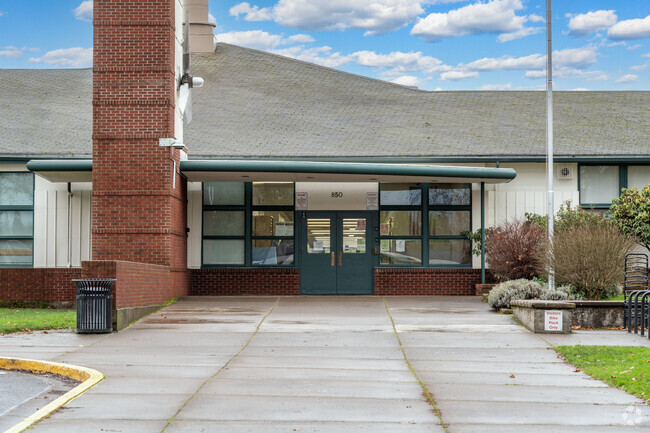 Yujin Gakuen Elementary School serves grades K-5 in the River Road neighborhood of Eugene, OR.
