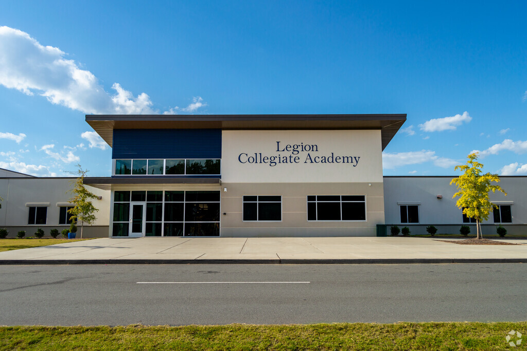 College Downs provides private education in the neighborhood of 
Outlying York County