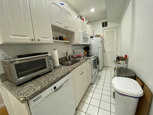 1 Wiget St unit 3, Boston, MA 02113 - photo 4