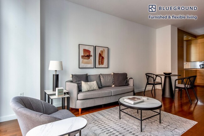 1600 Broadway on the Square Condominium unit FL19-ID1333, New York, NY 10019 - photo 3