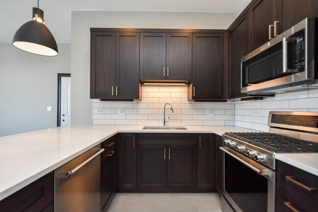 4324 N Ashland Ave unit J04P, Chicago, IL 60613 - photo 3