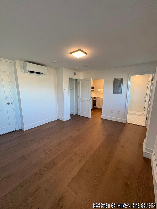1200 Massachusetts Ave unit 516, Cambridge, MA 02138 - photo 4