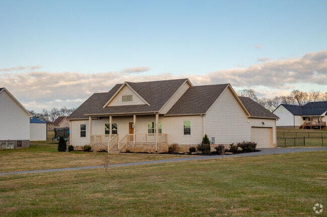 Newly built Craftsman homes attract new home buyers away from the city to Castalian Springs.
