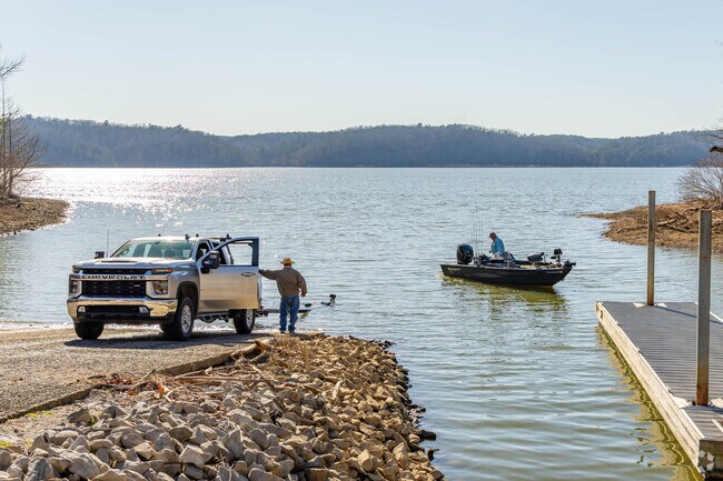 Longtime friends can enjoy the boating access at Pickwick Lake.