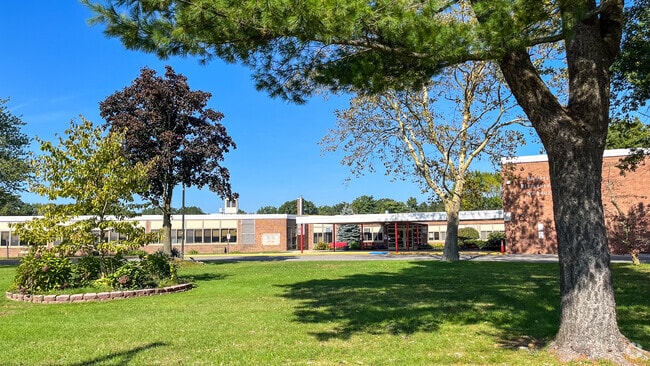 Welcome to Baylis Elementary Schoo