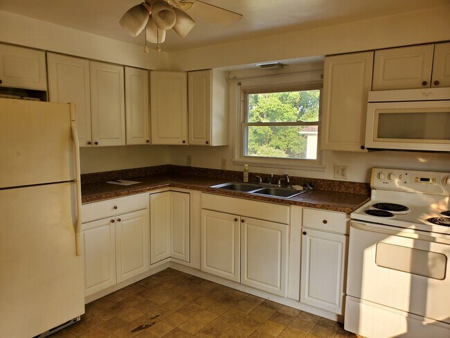 163 Miron Ave, Weirton, WV 26062 - photo 4