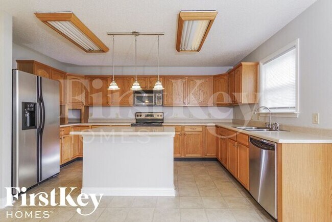 861 Southern Pines Dr, Whiteland, IN 46184 - photo 7