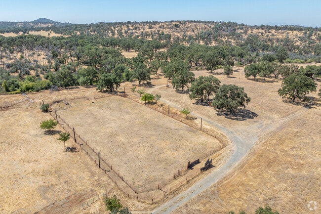 Loma Rica has wide open spaces to hike in.