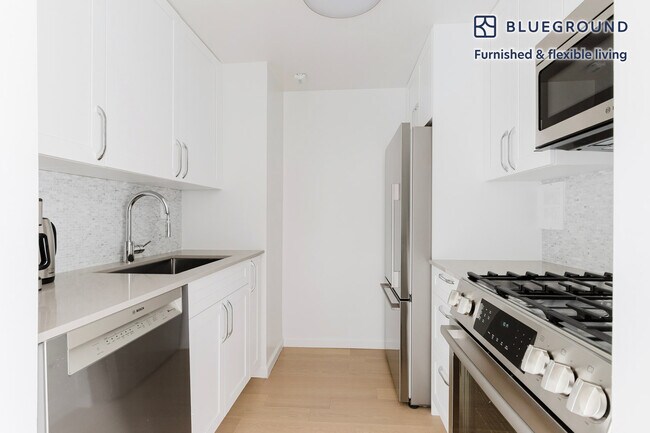 180 W 20th St unit FL14-ID2139, New York, NY 10011 - photo 6