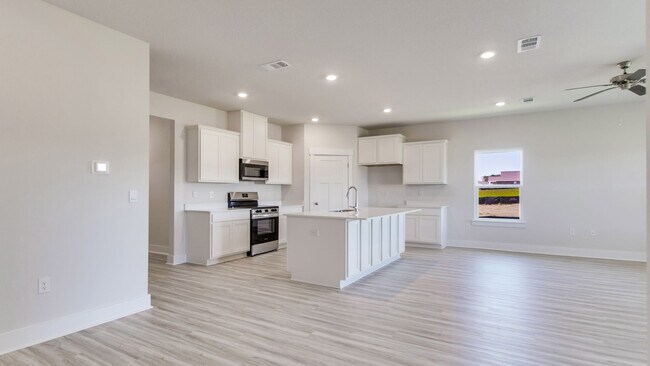 8181 Fir Tree Dr unit 36208492, Milton, FL 32583 - photo 5