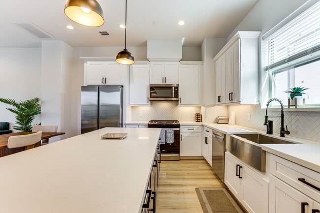 2339 Eagle St unit Compact Private Suit, Houston, TX 77004 - photo 7