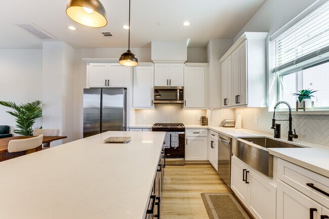 2339 Eagle St unit Entire Home–3BR 3.5B, Houston, TX 77004 - photo 7