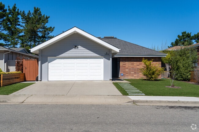 Charming ranch-style homes in Monte Verde provide a cozy and inviting atmosphere.