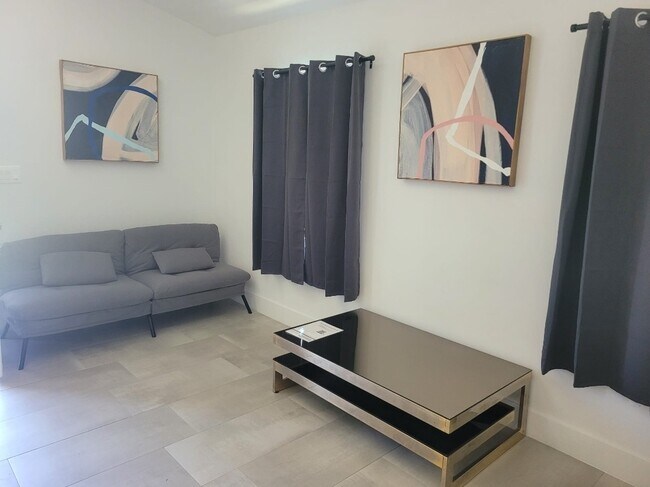 7951 Maestro Ave unit ADU FOR RENT, Canoga Park, CA 91304 - photo 4