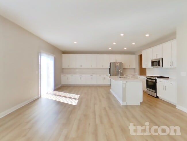 4883 Morenci Ct, New Palestine, IN 46163 - photo 3