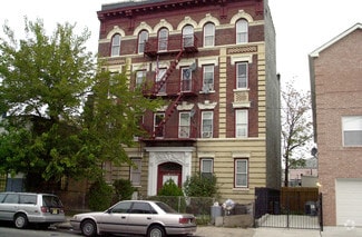 14 Gouverneur St, Newark, NJ 07104