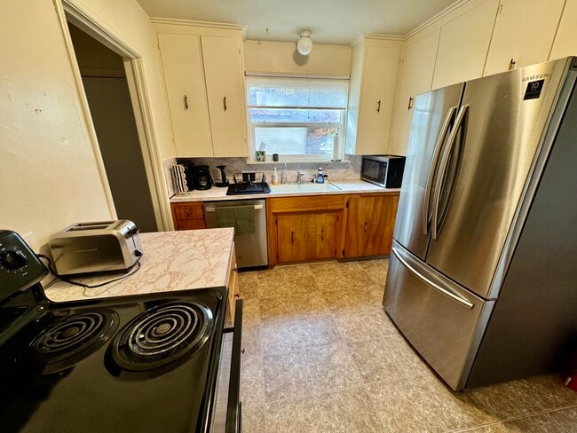 715 Loma St, Redding, CA 96003 - photo 3