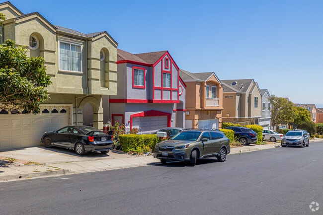 Smaller housing developments in Bayshore feature colorful stucco and split-level designs.