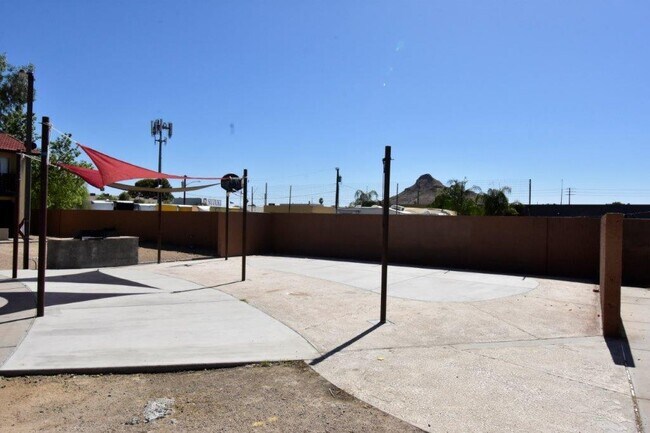 2426 E Waltann Ln unit 1, Phoenix, AZ 85032 - photo 4
