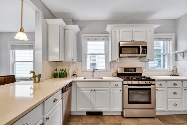 558 Washington St unit 2, Boston, MA 02111 - photo 2