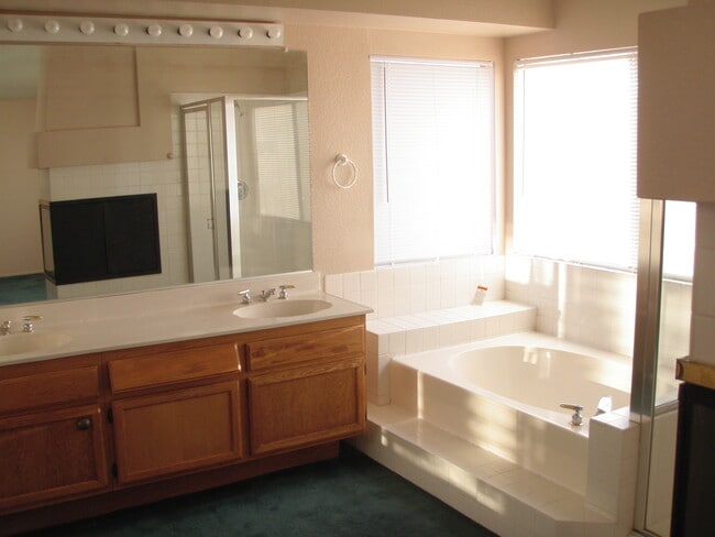 8955 Digger Pine Dr, Riverside, CA 92508 - photo 7