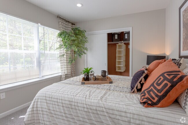 Renaissance Properties, North Brunswick, NJ 08902 - photo 6