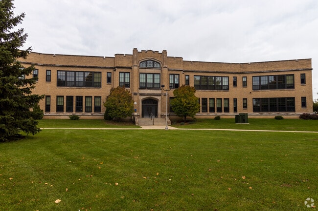 Roosevelt Elementary School provides education in the neighborhood of 
Kenosha.