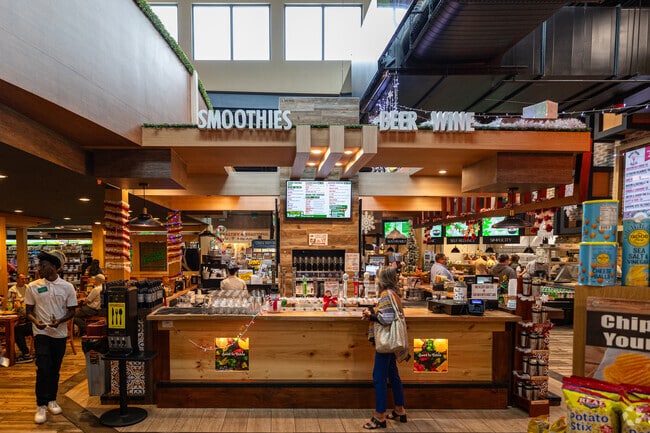 Olde Cypress residents will find groceries, drinks, and ready to eat meals at Seed to Table.