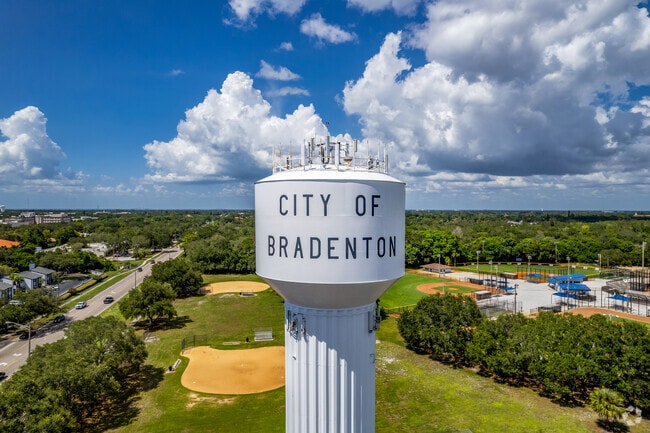 The Bradenton neighborhood is a wonderful place to live with many activities to enjoy.