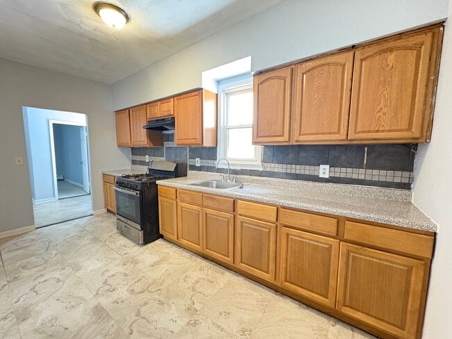 97 Wilkinson Ave unit 1R, Jersey City, NJ 07305 - photo 2