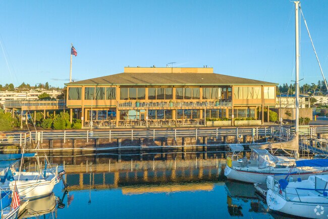 Have a gourmet dinning experience on the water in Central Des Moines.