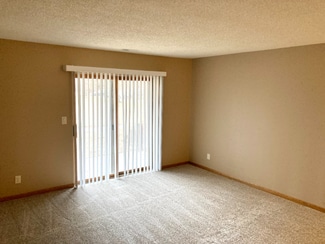 5100 Emerald Dr Unit 24, Lincoln, NE 68516