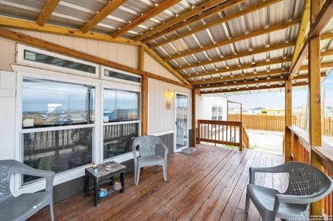 70 Gallinas Crk Rd, Pleasanton, TX 78064 - photo 3